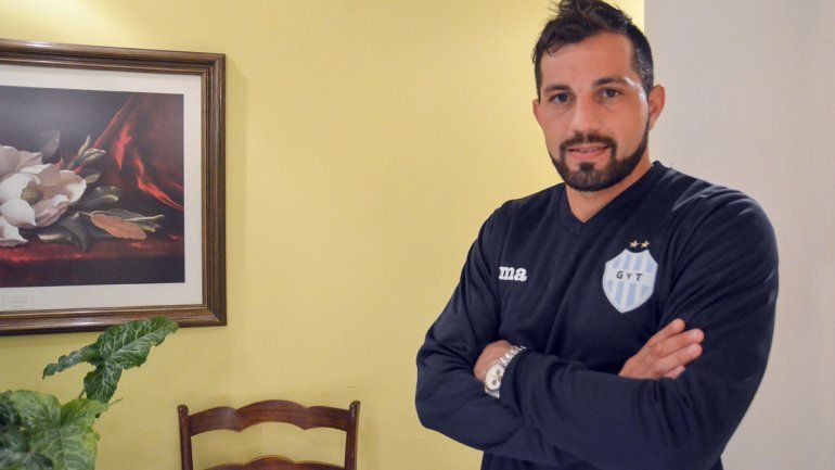 Amieva va al frente. Cipo le tira