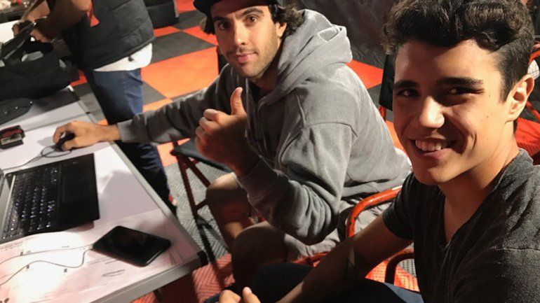 Manu junto a Juan Acosta