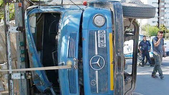 Los accidentes que tuvieron lugar en jurisdicción del Municipio afectaron a todo tipo de vehículos. En este caso, una que involucró a un camión.