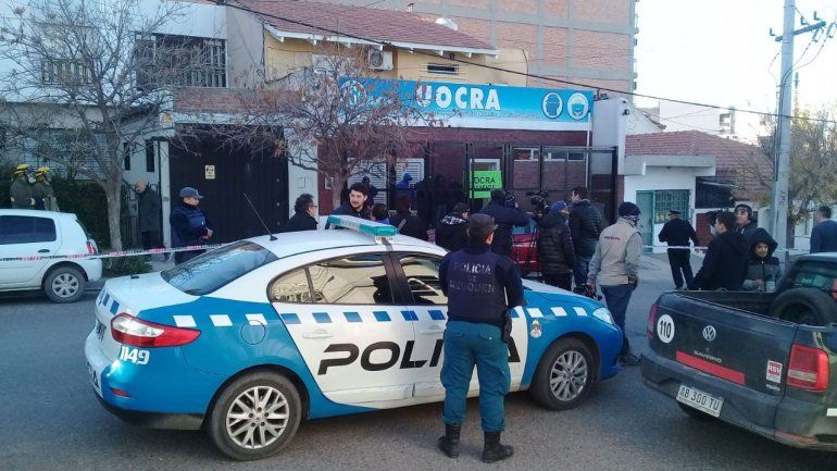 Tras el tiroteo en Shell, encapuchados con bidones de naftas toman la sede de la Uocra