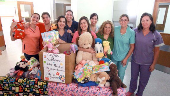 Les sacan una sonrisa a los chicos que van al quirófano