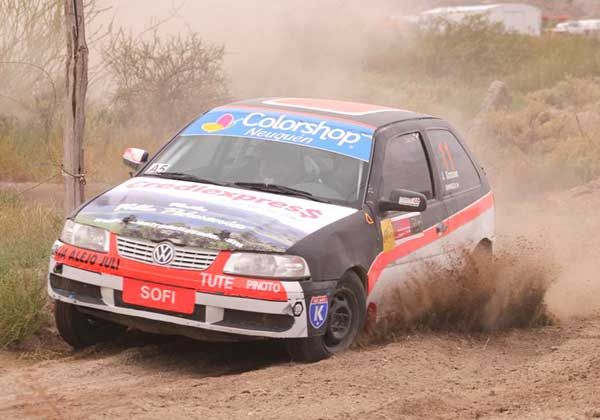 Los locales, arriba en la primera etapa