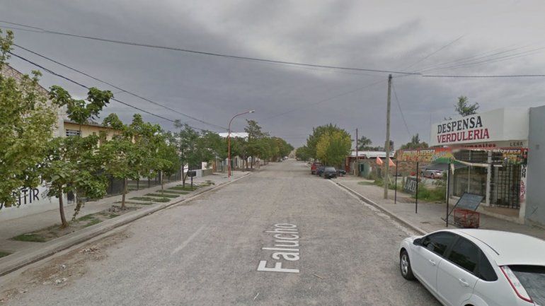 Fingieron querer comprar cerveza, amenazaron a la dueña y se robaron todo