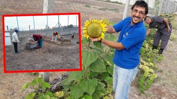 Adrián también es jardinero y lo enseña en la cárcel.