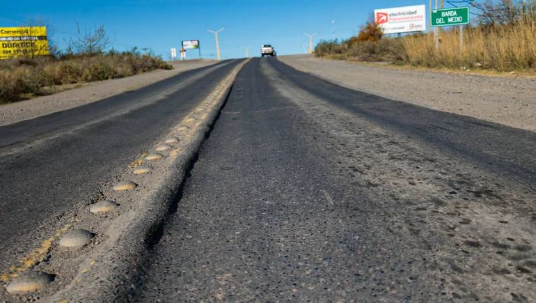 La destrucción de las rutas nacionales causa accidentes fatales e impacta en la economía.
