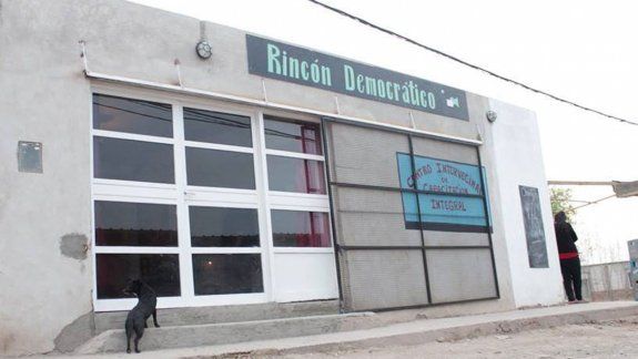 Local del grupo Rincón Democrático donde deliberaron los vecinos.