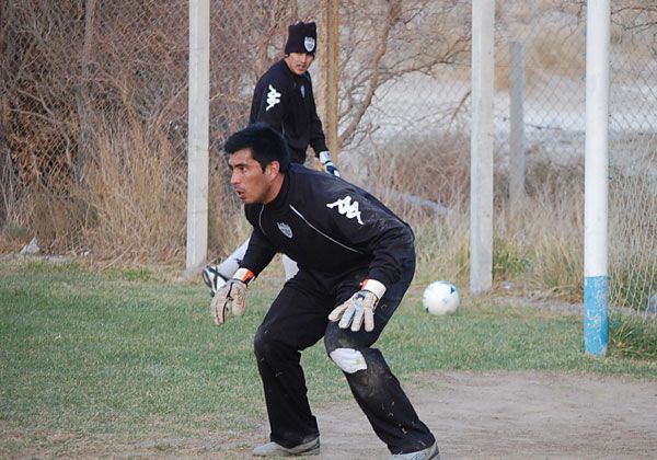 El plantel de Cipolletti deja la playa