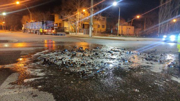 Perdió un montón de botellas de cerveza en el camino