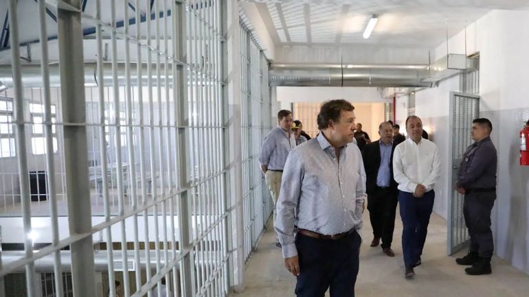 El gobernador Weretilneck encabezó una recorrida por la ampliación de la cárcel de Roca. El gobernador Weretilneck encabezó una recorrida por la ampliación de la cárcel de Roca.