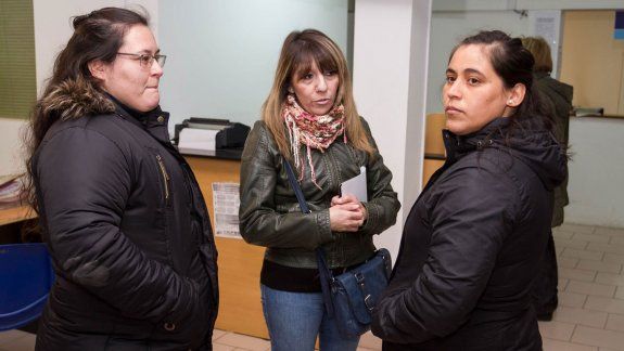 Gabriela y Vanesa, mamás de María Paz y Ailín, piden que Ipross cumpla.