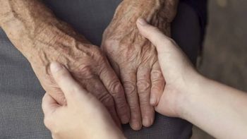 alzheimer: como es el nuevo test para detectar la enfermedad con una gota de sangre