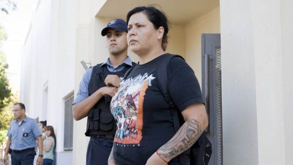 Andrea Valenzuela recorre las calles de Cipolletti con un policía al lado las 24 horas. Así lo resolvió la Justicia tras una denuncia por violencia de género.