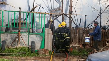 que se sabe del herido grave y otros detalles del incendio fatal en barrio don bosco ii