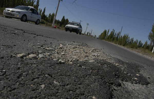 Adjudican obra de asfalto rural