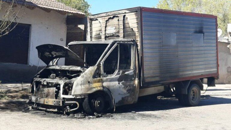 Se prendió fuego un camión e investigan si fue intencional