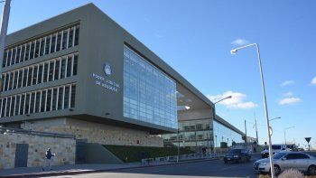 cipoleno abuso de su hijastra y amenazo a su ex pareja