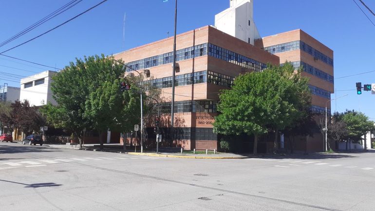 La Justicia de Familia de Viedma sancionó de manera llamativa a un padre que no paga la cuota alimentaria. La Justicia de Familia de Viedma sancionó de manera llamativa a un padre que no paga la cuota alimentaria.