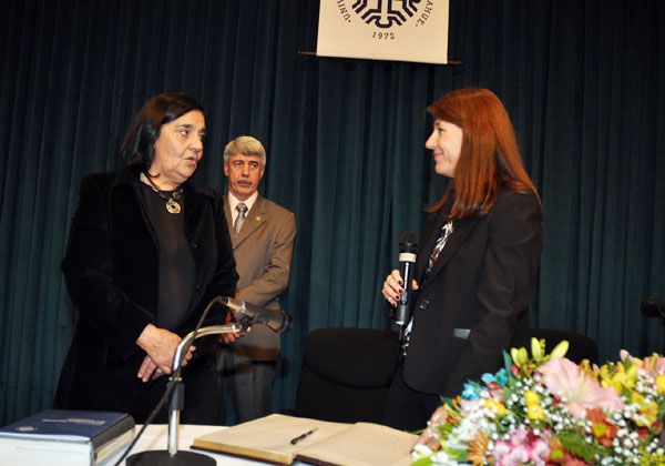 Teresa Vega asumió la conducción de la UNCo