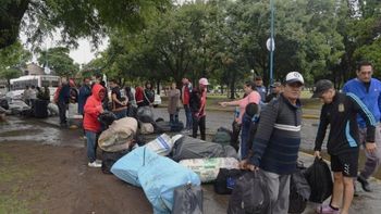 La provincia pidió a Tucumán frenar el envío de trabajadores ante la caída de la demanda laboral en las chacras. (Foto: La Gaceta de Tucumán) | LMCipolletti.com La provincia pidió a Tucumán frenar el envío de trabajadores ante la caída de la demanda laboral en las chacras. (Foto: La Gaceta de Tucumán)