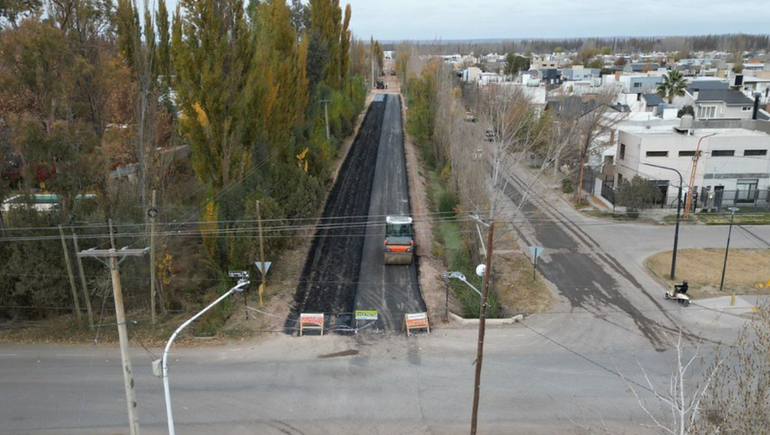 El plan de asfalto comenzó a ejecutarse sobre calle Mosconi de Cipolletti.