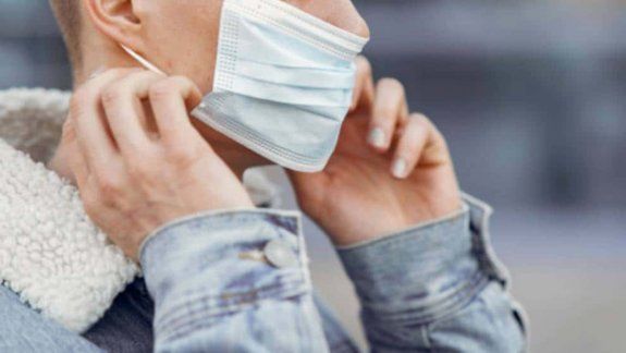 El uso de protectores faciales es obligatorio en Cinco Saltos