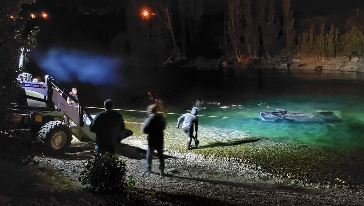 Murió un hombre al caer con su camioneta al río Limay