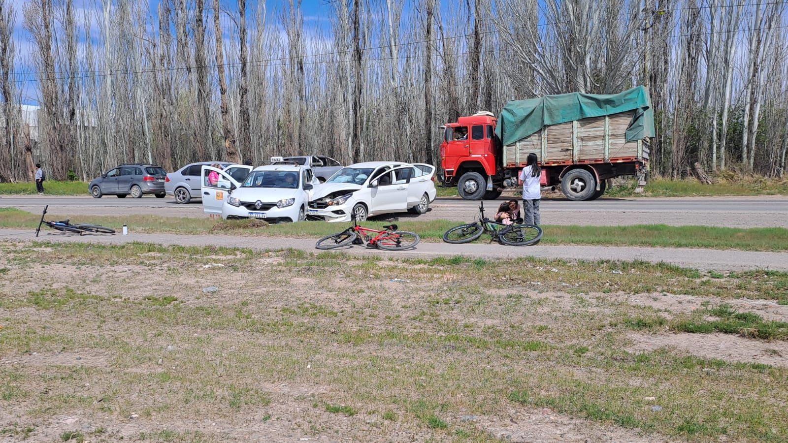 Choque múltiple deja heridos en el ingreso a Cipolletti