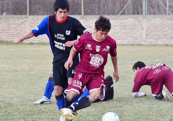 Pillmatun llegó a la punta de la Liga Confluencia