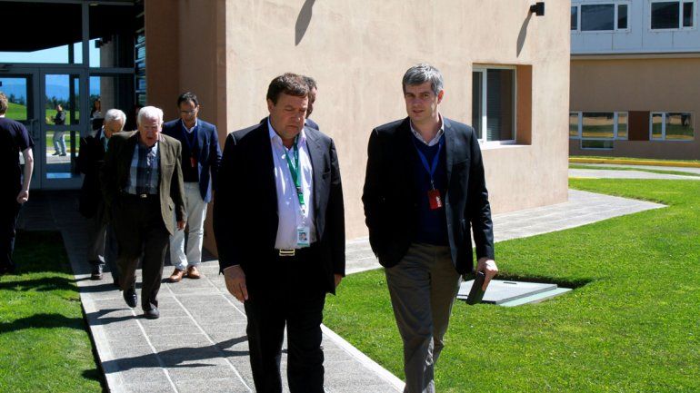 Weretilneck y Peña recorrieron la sede de la empresa de tecnología Invap.