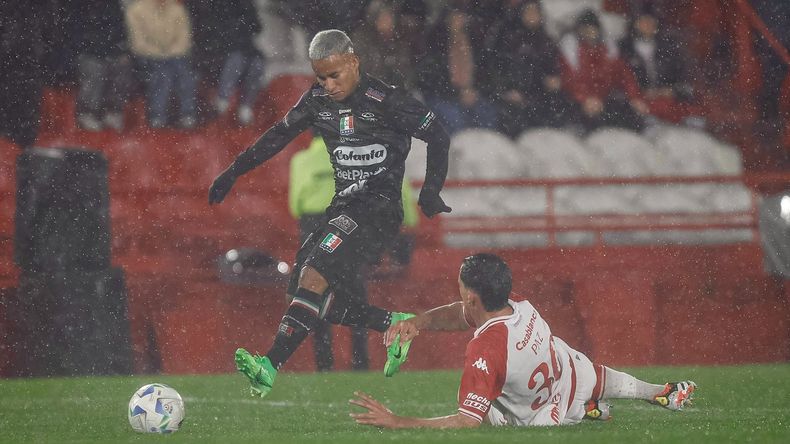 Escándalo en la eliminación de Huracán ante Once Caldas