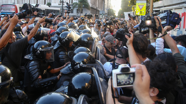 El poder político registró el mayor porcentaje de ataque a la libertad de prensa en 2024 según el último informe anual de FOPEA.