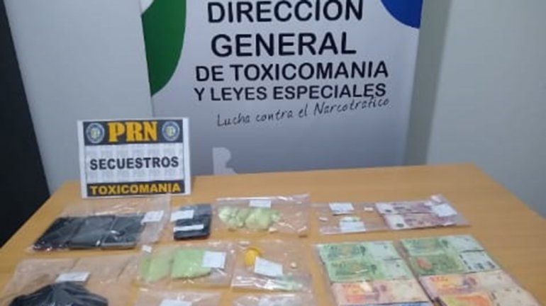 Allen: desbaratan kiosco de droga y hallan 300 dosis de cocaína