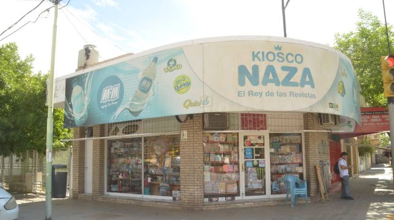 El kiosko Naza se ubica en la emblemática esquina de 9 de julio y Villegas. 