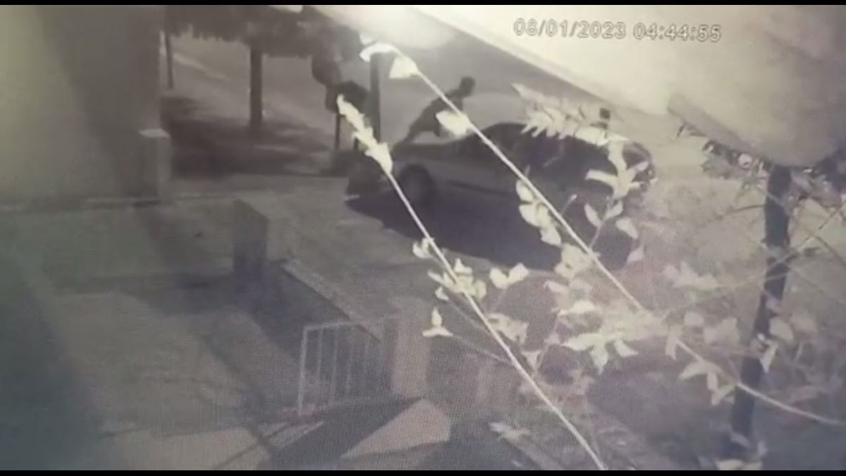 Intentaron robarles el auto y lo chocaron al escapar