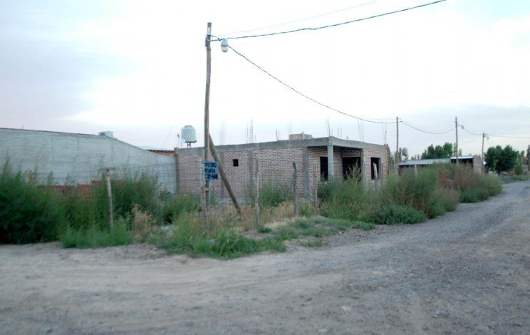 Los delincuentes se subieron hasta un tanque de agua para entrar a la casa. 