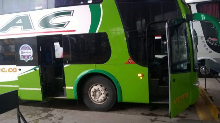 Los choferes detuvieron la marcha todas las veces necesarias para que la adolescente baje a la ruta. 