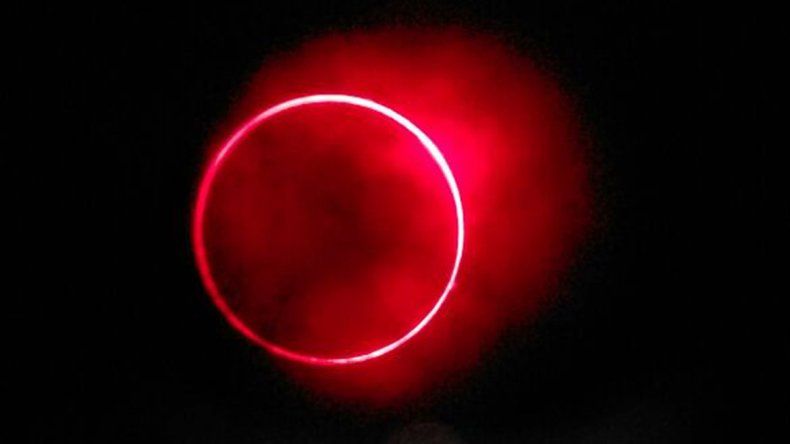 Durante el eclipse, la Luna cubrirá casi todo el disco solar y dejará visible un anillo luminoso alrededor del Sol.