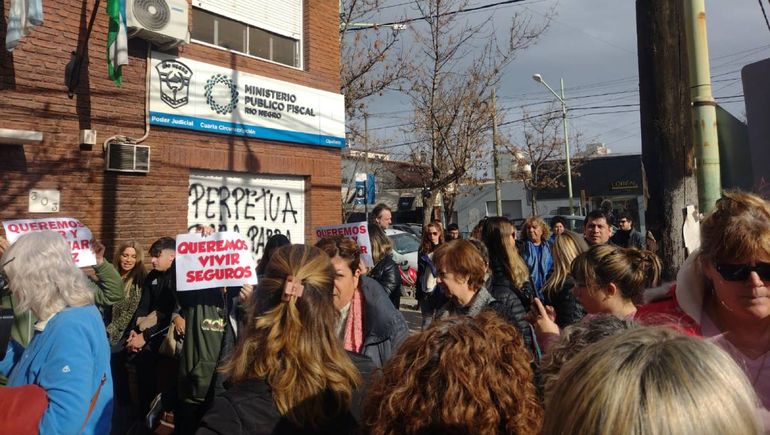 Vecinos y comerciantes denunciaron una ola de robos y exigieron seguridad.