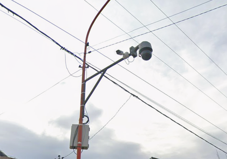 Las cámaras de seguridad públicas en la intersección del accidente. Las cámaras de seguridad públicas en la intersección del accidente.