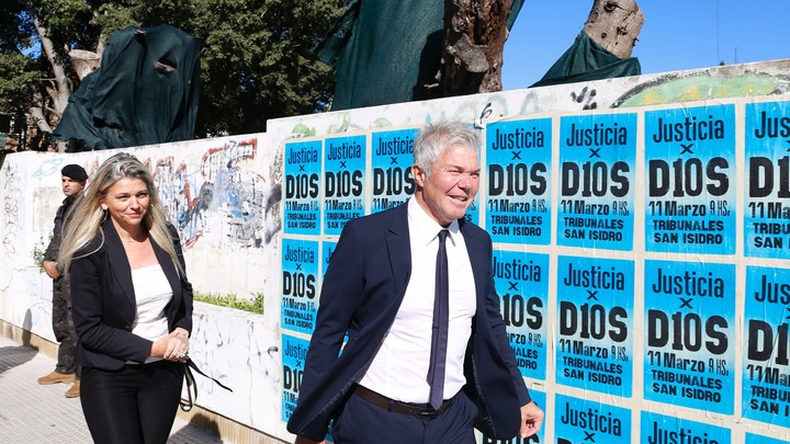 El abogado Fernando Burlando realizó una particular presentación / Foto Gentileza Clarin