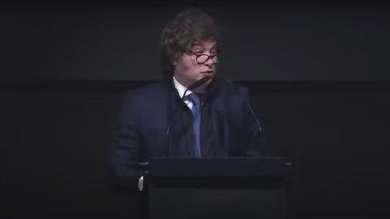 El presidente Milei atacó al gobernador de la provincia de Buenos Aires en un acto de LLA en La Plata.