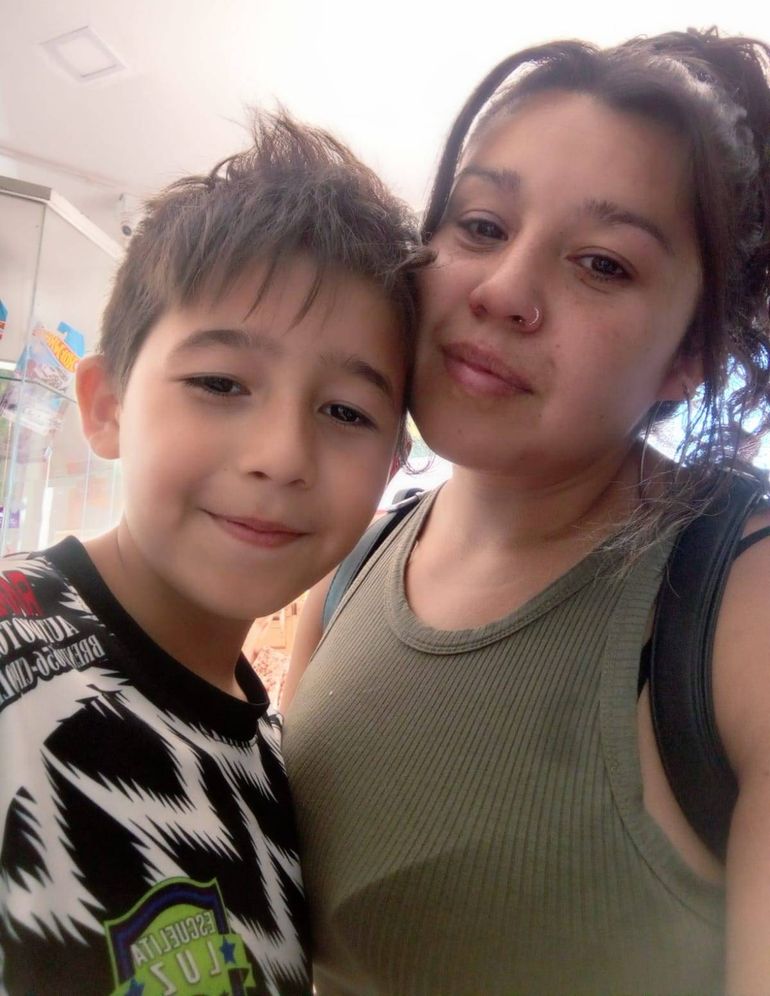 Junto a Romi, mamá coraje, lo lograron. El pequeño viaja a Chile junto a ella. Junto a Romi, mamá coraje, lo lograron. El pequeño viaja a Chile junto a ella.