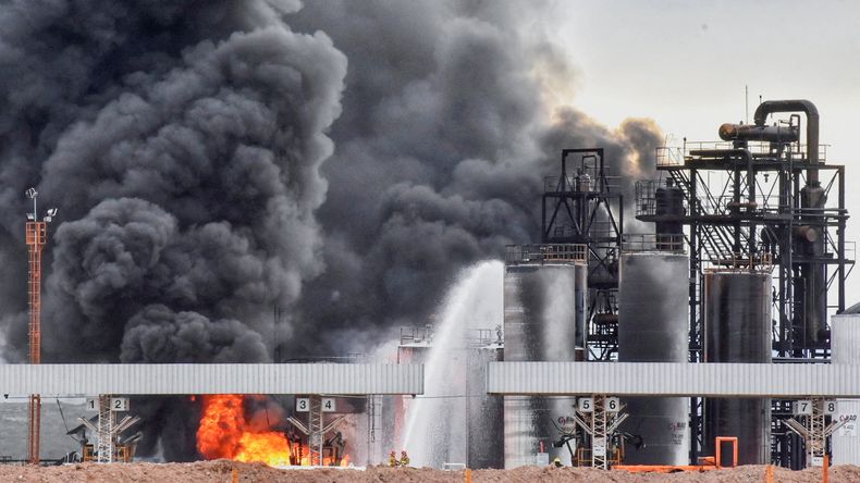 Una explosión de la refinería de petróleo New American Oil (NAO) mató a tres trabajadores en Plaza Huincul, provincia de