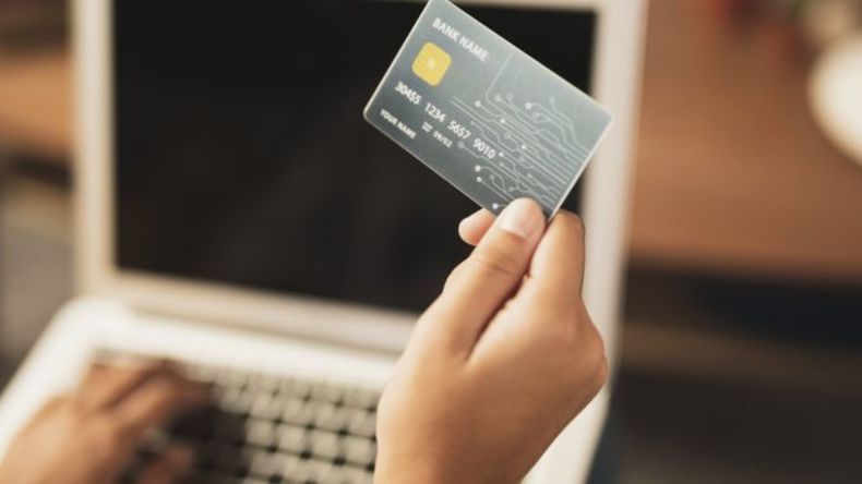 Le sacó los datos de la tarjeta de crédito a su prima y gastó dos millones de pesos. | LMCipolletti.com Le sacó los datos de la tarjeta de crédito a su prima y gastó dos millones de pesos.