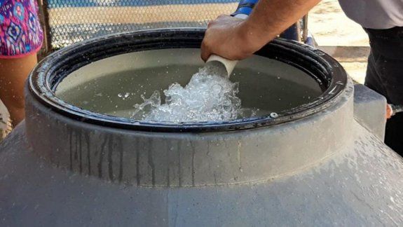 Le cortaron el agua