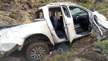 tiro la camioneta por un barranco de ruta 13 tras discutir con su pareja: ella murio y quedo detenido