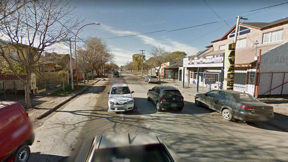 Locura: llevaron a un hombre arriba del capot por varias cuadras