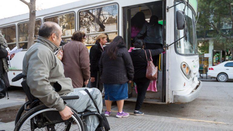 Vuelven a reclamar colectivos accesibles para discapacitados