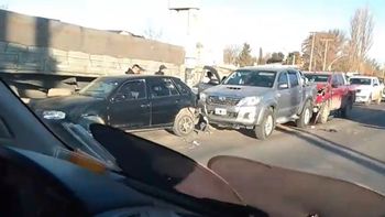 video: un choque en cadena en ruta 151 y casi en simultaneo otro en ruta 22