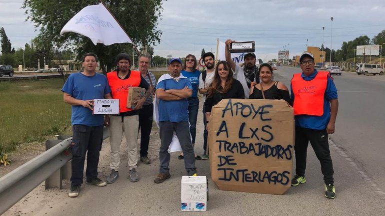 Ex trabajadores de Interlagos volantearon en los puentes